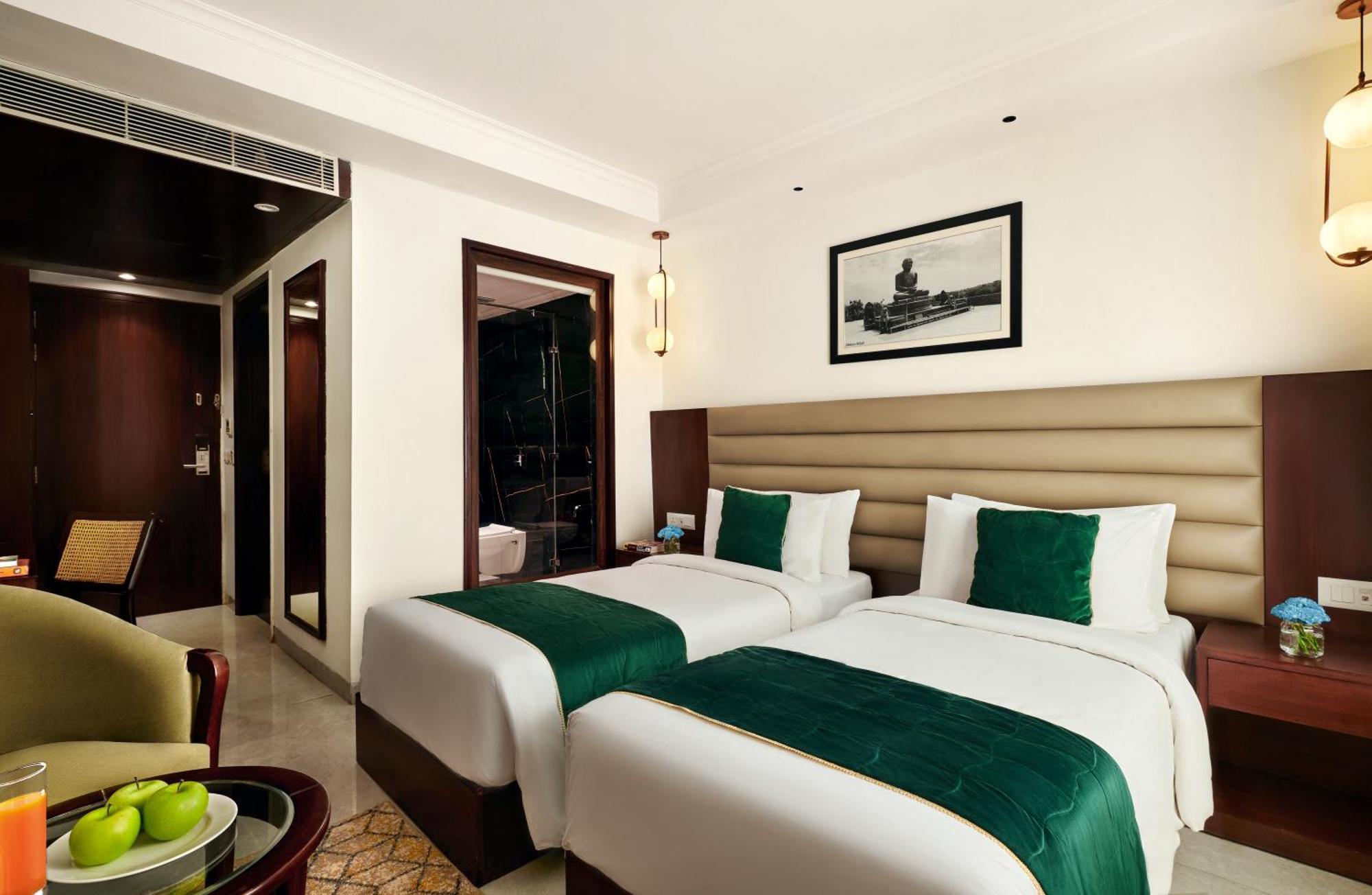 Deventure Sarovar Portico Patel Nagar New Delhi Exterior photo