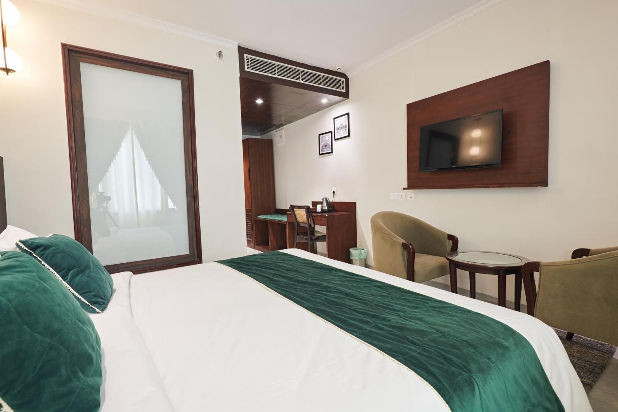 Deventure Sarovar Portico Patel Nagar New Delhi Exterior photo