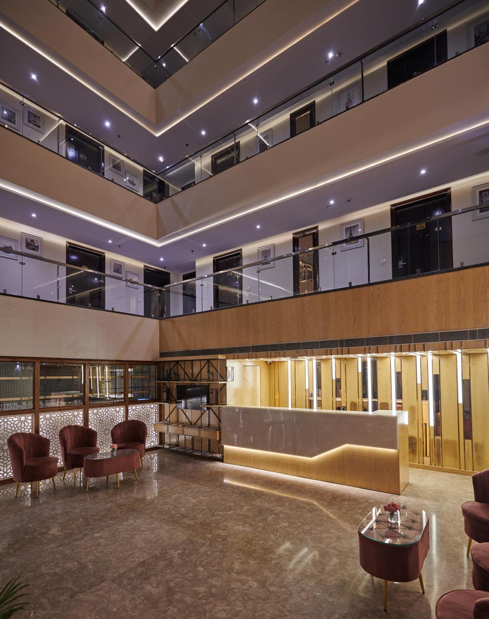 Deventure Sarovar Portico Patel Nagar New Delhi Exterior photo