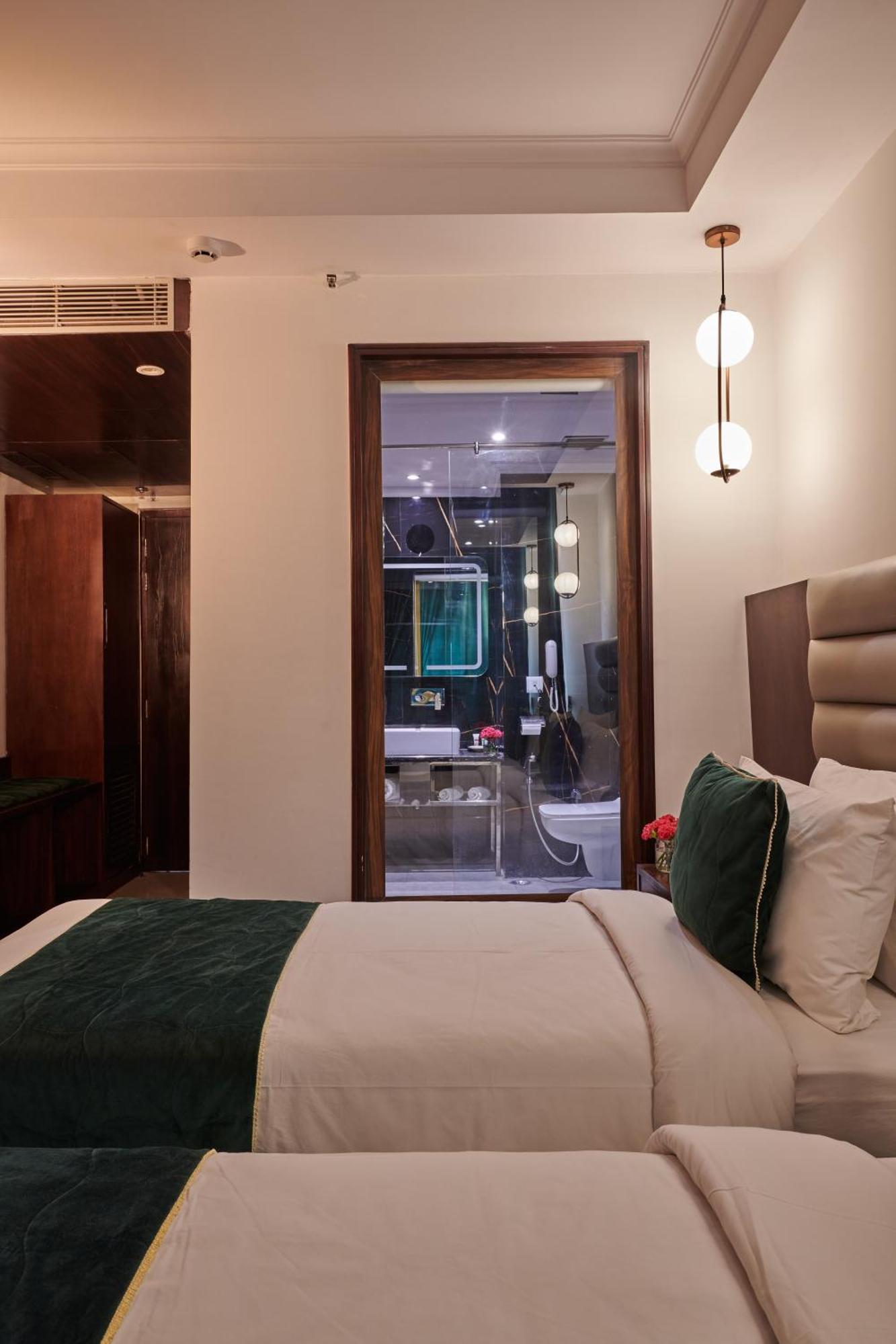Deventure Sarovar Portico Patel Nagar New Delhi Exterior photo